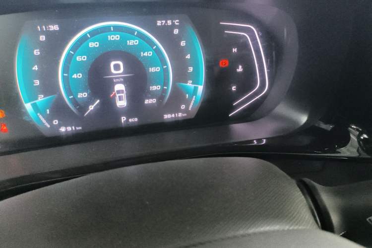 Used CHANGAN OSHAN X5 2022 Sport Edition 1.5T DCT Cyclone Assault Odometer Close Up