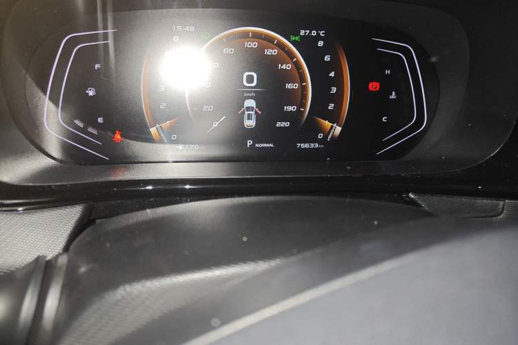 Used CHANGAN OSHAN X5 2022 Sport Edition 1.5T DCT Cyclone Assault Odometer Close Up