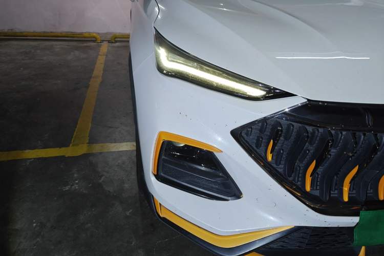 Used CHANGAN OSHAN X5 2022 Sport Edition 1.5T DCT Cyclone Assault Right Front Headlight