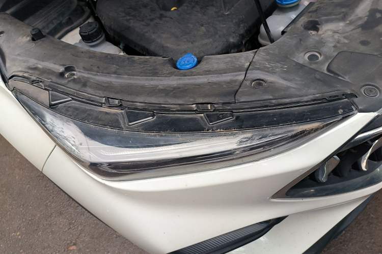 Used CHANGAN OSHAN X5 2022 Sport Edition 1.5T DCT Cyclone Assault Right Front Headlight