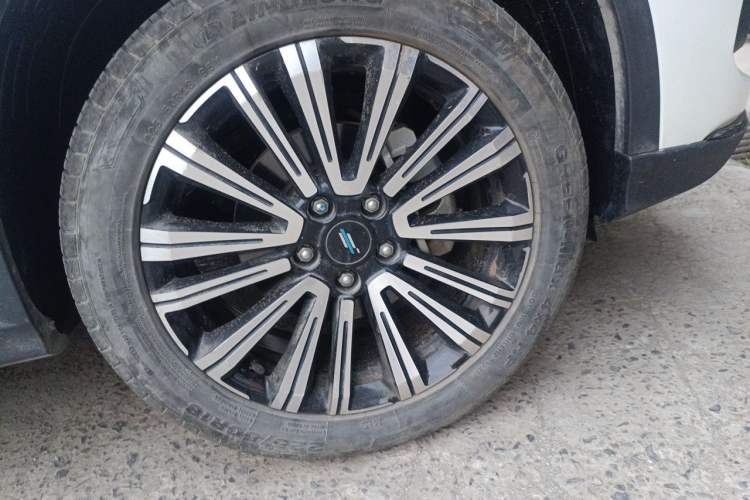 Used CHANGAN OSHAN X5 2022 Sport Edition 1.5T DCT Cyclone Assault Right Front Wheel Hub