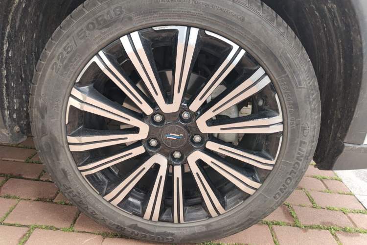 Used CHANGAN OSHAN X5 2022 Sport Edition 1.5T DCT Cyclone Assault Right Front Wheel Hub