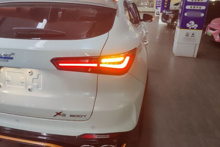 Used CHANGAN OSHAN X5 2022 Sport Edition 1.5T DCT Hurricane Sonic Right Rear Taillight