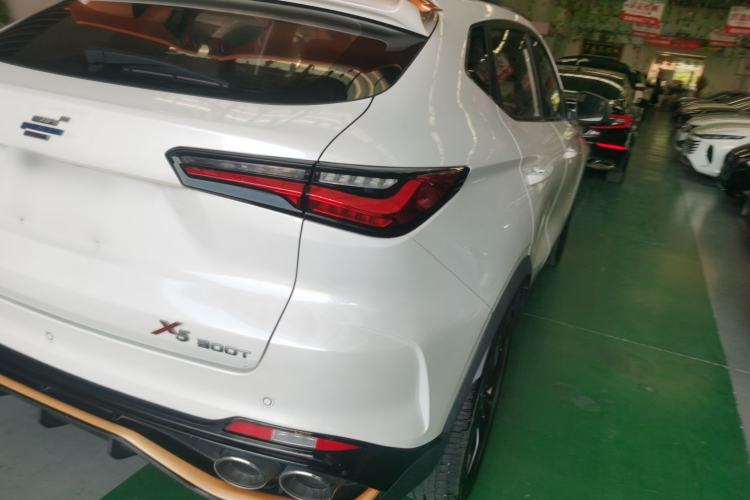 Used CHANGAN OSHAN X5 2022 Sport Edition 1.5T DCT Hurricane Sonic Right Rear Taillight