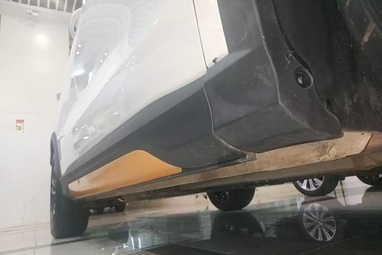 Used CHANGAN OSHAN X5 2022 Sport Edition 1.5T DCT Cyclone Assault Right Side Sill