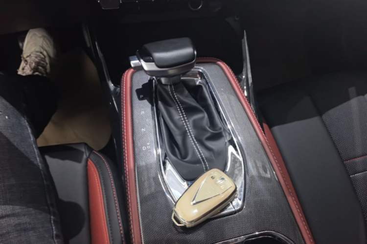 Used CHANGAN OSHAN X5 2023 Enjoy Edition 1.5T DCT Luxury Model Gear Lever