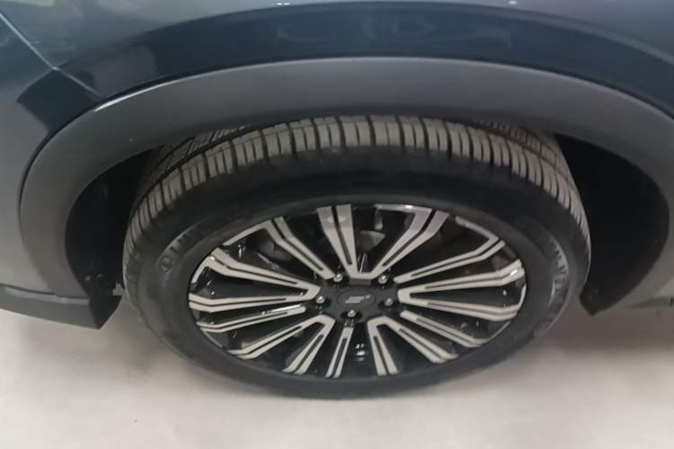 Used CHANGAN OSHAN X5 2023 Enjoy Edition 1.5T DCT Deluxe Model Left Front Wheel Hub