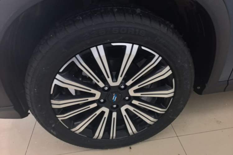 Used CHANGAN OSHAN X5 2023 Enjoy Edition 1.5T DCT Luxury Model Left Front Wheel Hub