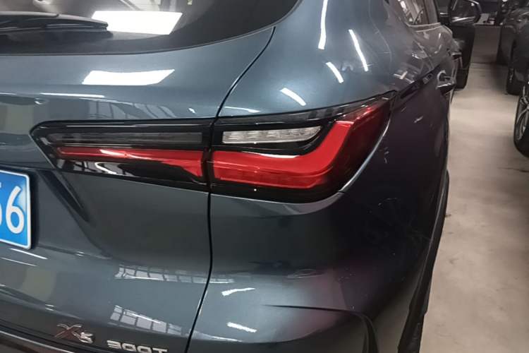 Used CHANGAN OSHAN X5 2023 Enjoy Edition 1.5T DCT Deluxe Model Right Rear Taillight