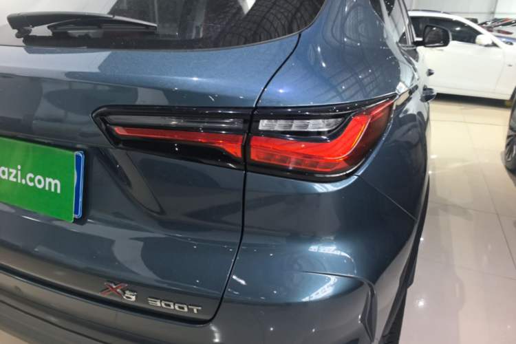 Used CHANGAN OSHAN X5 2023 Enjoy Edition 1.5T DCT Luxury Model Right Rear Taillight