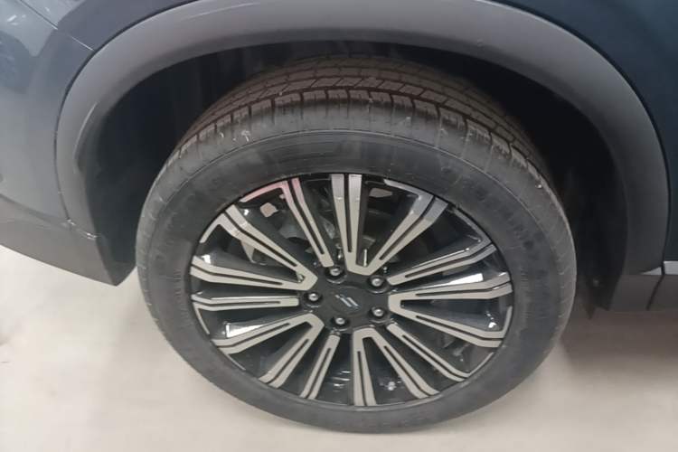 Used CHANGAN OSHAN X5 2023 Enjoy Edition 1.5T DCT Deluxe Model Right Rear Wheel Hub