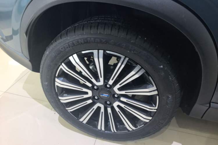 Used CHANGAN OSHAN X5 2023 Enjoy Edition 1.5T DCT Luxury Model Right Rear Wheel Hub