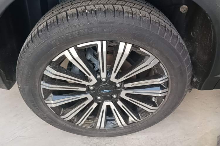 Used CHANGAN OSHAN X5 2023 Enjoy Edition 1.5T DCT Deluxe Model Right Rear Wheel Hub