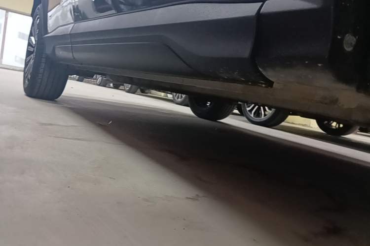 Used CHANGAN OSHAN X5 2023 Enjoy Edition 1.5T DCT Deluxe Model Right Side Sill