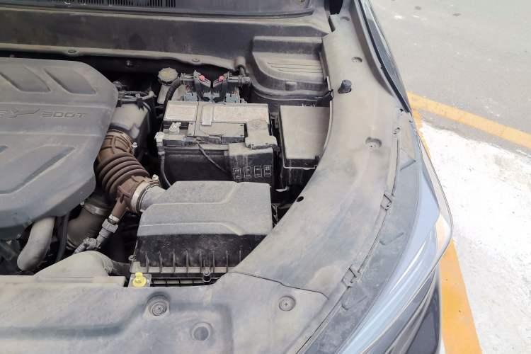 Used CHANGAN OSHAN X5 2023 Enjoy Edition 1.5T DCT Deluxe Model Engine Bay Left