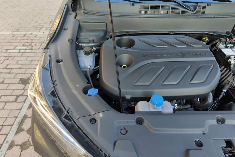 Used CHANGAN OSHAN X5 2023 Enjoy Edition 1.5T DCT Luxury Model Engine Bay Right