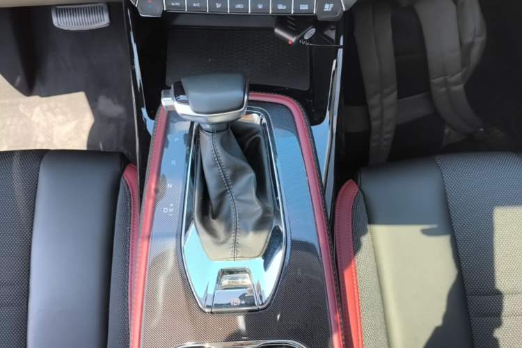 Used CHANGAN OSHAN X5 2023 Enjoy Edition 1.5T DCT Deluxe Model Gear Lever