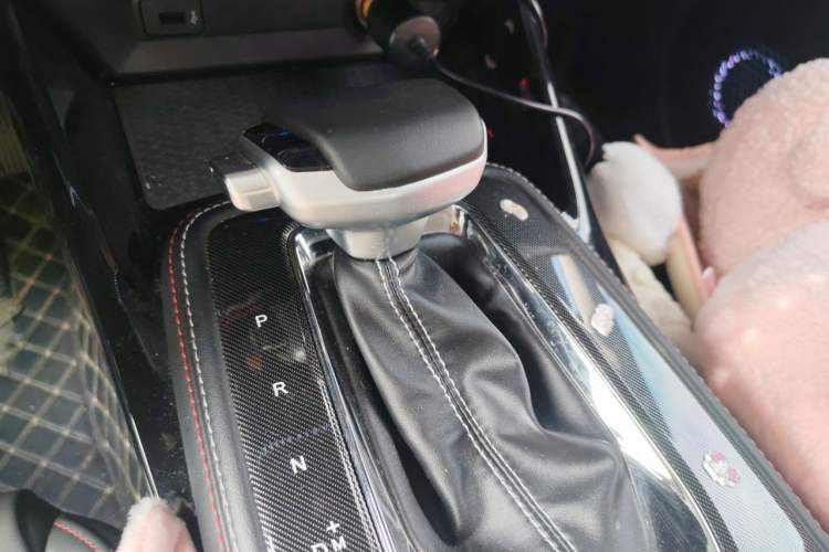 Used CHANGAN OSHAN X5 2023 Enjoy Edition 1.5T DCT Deluxe Model Gear Lever