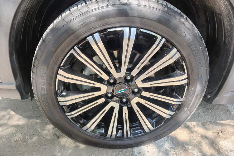 Used CHANGAN OSHAN X5 2023 Enjoy Edition 1.5T DCT Luxury Model Left Front Wheel Hub
