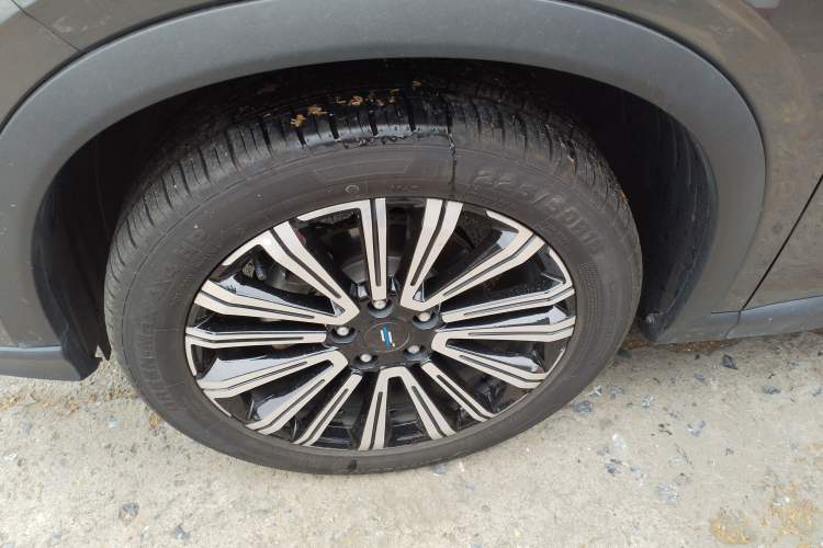 Used CHANGAN OSHAN X5 2023 Enjoy Edition 1.5T DCT Luxury Model Left Front Wheel Hub