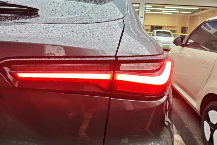 Used CHANGAN OSHAN X5 2023 Enjoy Edition 1.5T DCT Luxury Model Right Rear Taillight