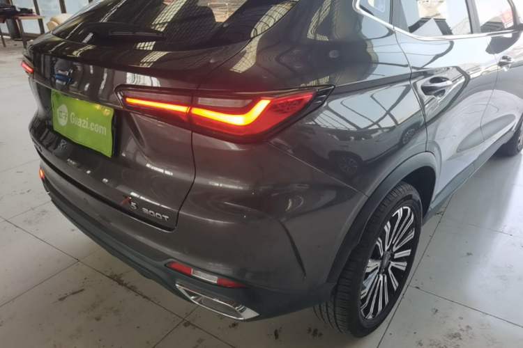 Used CHANGAN OSHAN X5 2023 Enjoy Edition 1.5T DCT Luxury Model Right Rear Taillight
