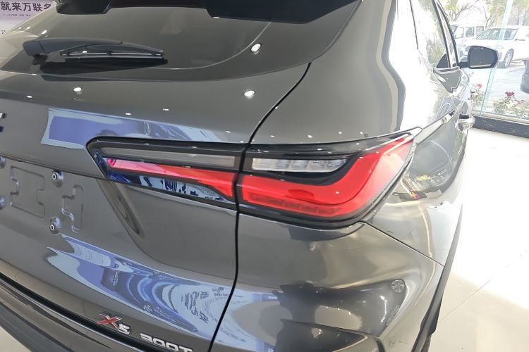Used CHANGAN OSHAN X5 2023 Enjoy Edition 1.5T DCT Luxury Model Right Rear Taillight