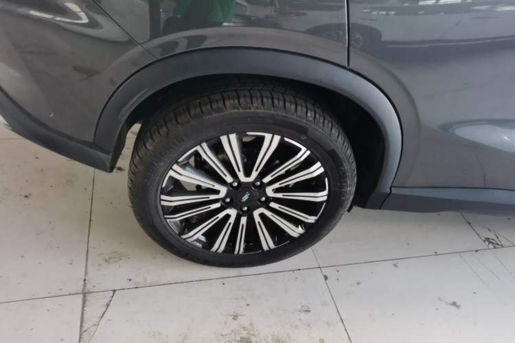 Used CHANGAN OSHAN X5 2023 Enjoy Edition 1.5T DCT Luxury Model Right Rear Wheel Hub