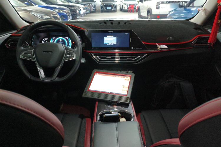 Used CHANGAN OSHAN X5 2023 Enjoy Edition 1.5T DCT Deluxe Model Center Console