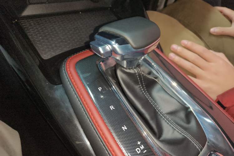 Used CHANGAN OSHAN X5 2023 Enjoy Edition 1.5T DCT Deluxe Model Gear Lever