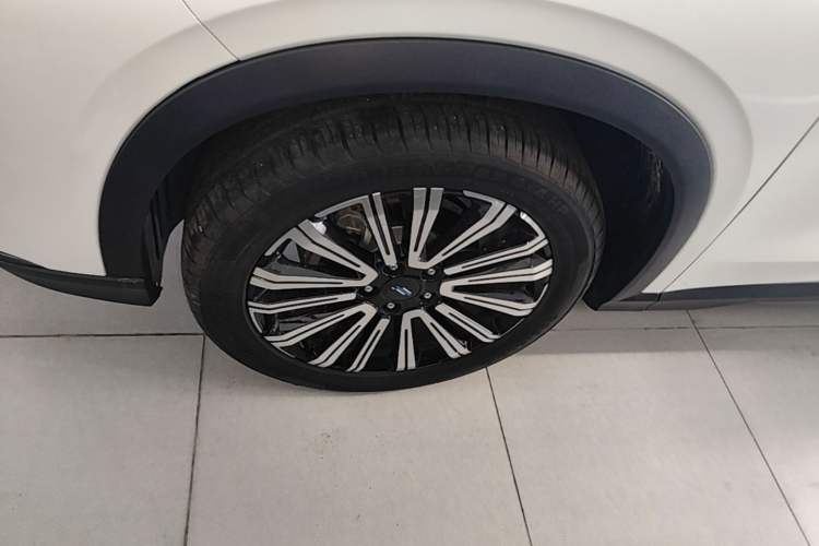 Used CHANGAN OSHAN X5 2023 Enjoy Edition 1.5T DCT Luxury Model Left Front Wheel Hub