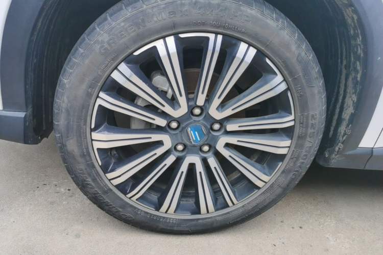 Used CHANGAN OSHAN X5 2023 Enjoy Edition 1.5T DCT Deluxe Model Left Front Wheel Hub