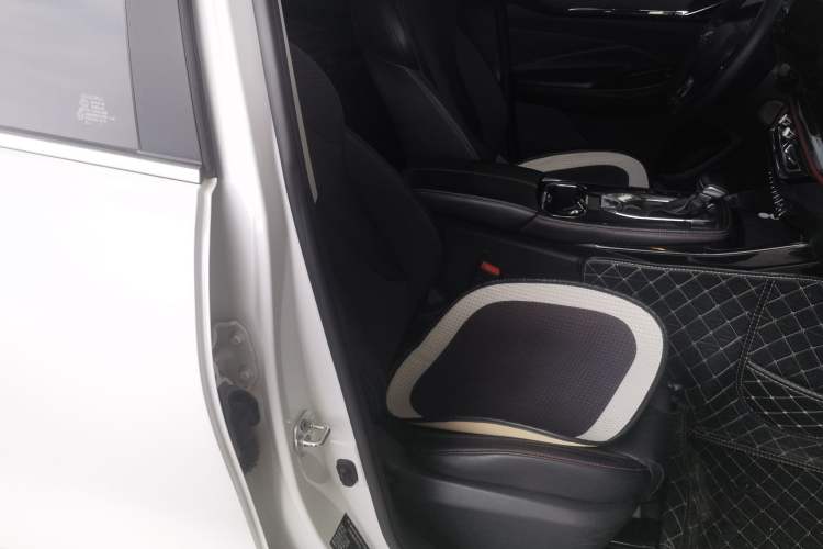 Used CHANGAN OSHAN X5 2023 Enjoy Edition 1.5T DCT Luxury Model Right Front Seat