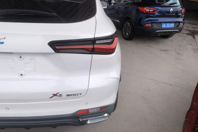 Used CHANGAN OSHAN X5 2023 Enjoy Edition 1.5T DCT Luxury Model Right Rear Taillight