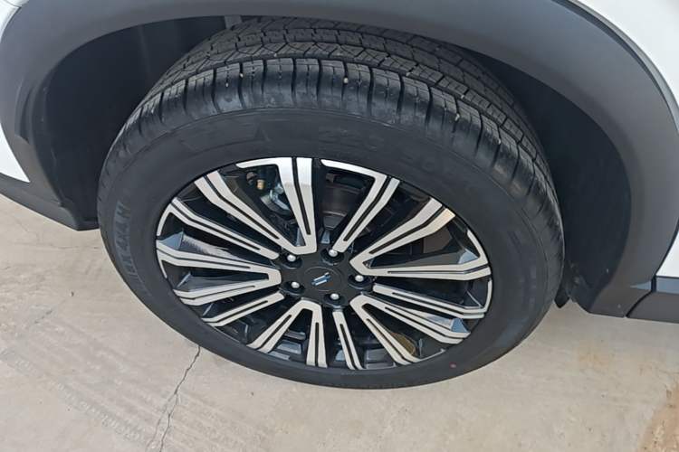 Used CHANGAN OSHAN X5 2023 Enjoy Edition 1.5T DCT Luxury Model Right Rear Wheel Hub