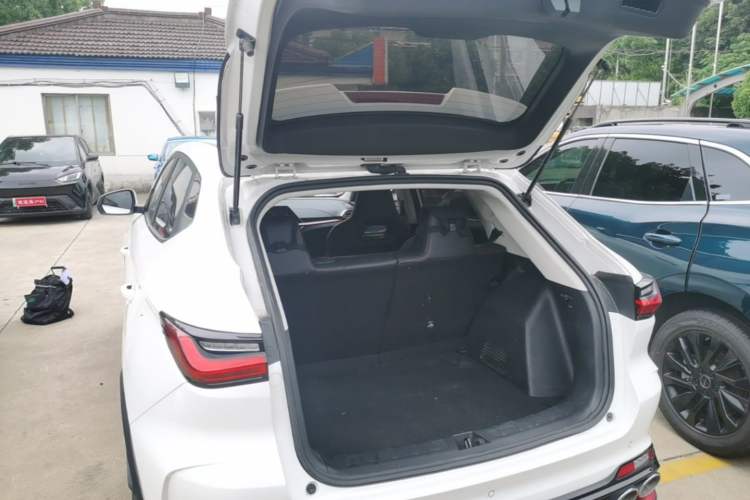 Used CHANGAN OSHAN X5 2023 Enjoy Edition 1.5T DCT Deluxe Model Trunk
