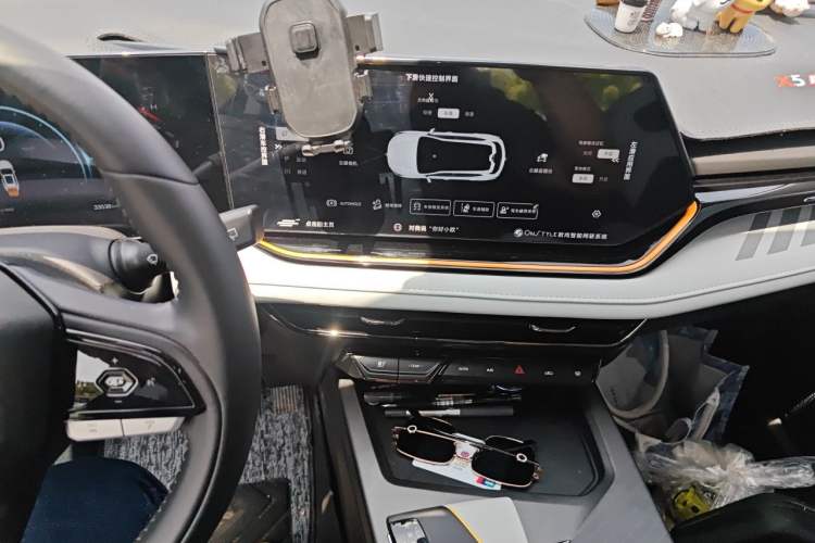 Used CHANGAN OSHAN X5 PLUS 2023 1.5T DCT Excellence Edition Audio And AC Panel