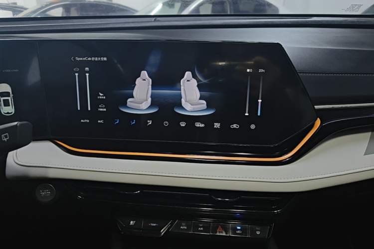 Used CHANGAN OSHAN X5 PLUS 2023 Revised 1.5T DCT Smart & Fun AI Edition Audio And AC Panel