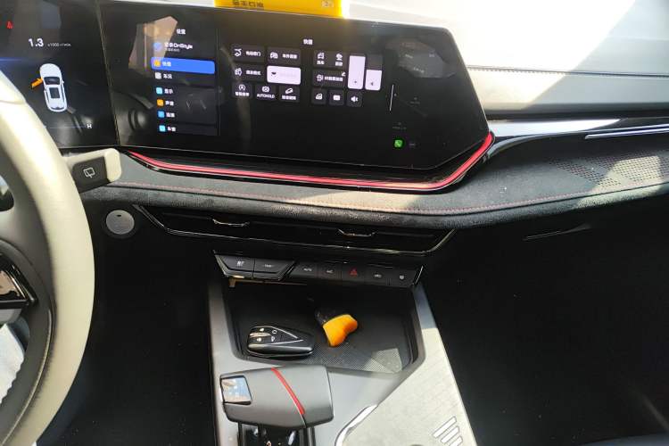 Used CHANGAN OSHAN X5 PLUS 2023 Revised Version 1.5T DCT Navigation Edition Audio And AC Panel