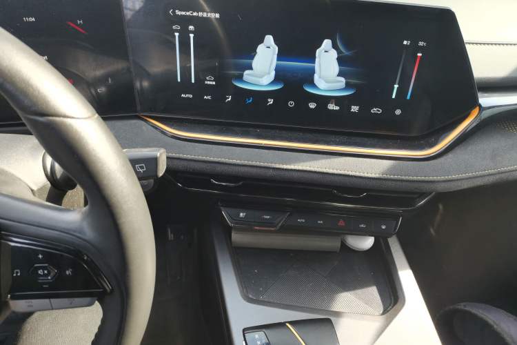 Used CHANGAN OSHAN X5 PLUS 2023 1.5T DCT Excellence Edition Audio And AC Panel