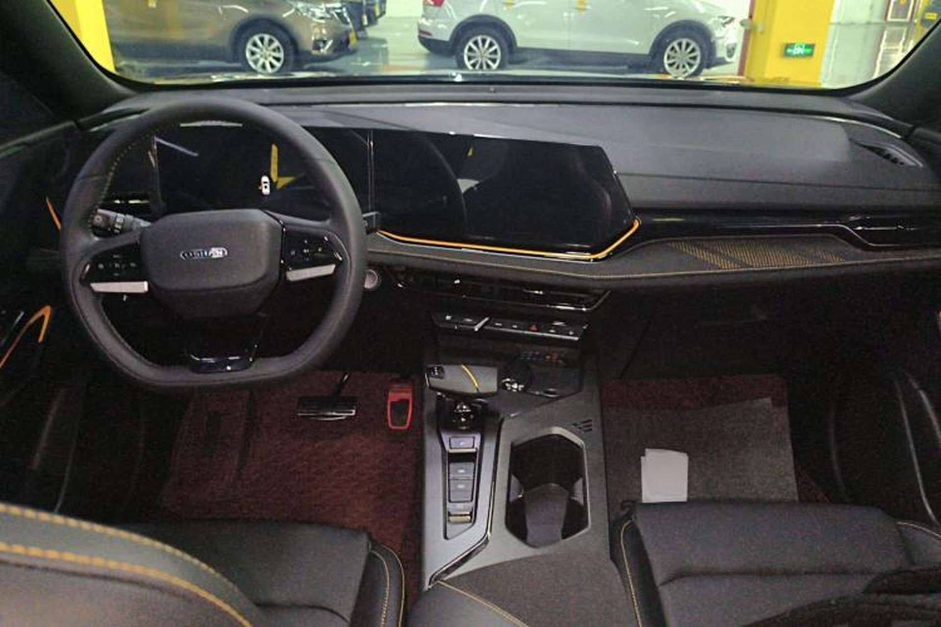 Used CHANGAN OSHAN X5 PLUS 2023 1.5T DCT Excellence Edition Center Console