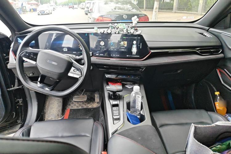 Used CHANGAN OSHAN X5 PLUS 2023 Revised Version 1.5T DCT Navigation Edition Center Console