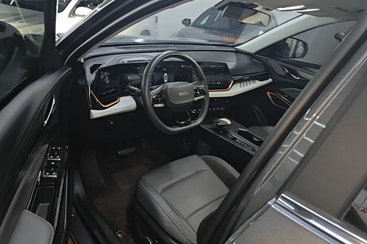 Used CHANGAN OSHAN X5 PLUS 2023 Revised 1.5T DCT Smart & Fun AI Edition Driver Seat