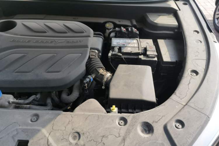 Used CHANGAN OSHAN X5 PLUS 2023 1.5T DCT Navigation Edition Engine Bay Left