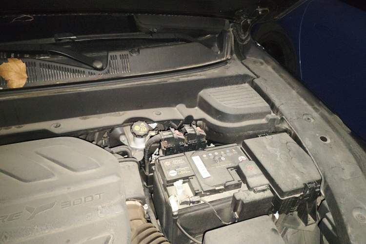 Used CHANGAN OSHAN X5 PLUS 2023 1.5T DCT Excellence Edition Engine Bay Left