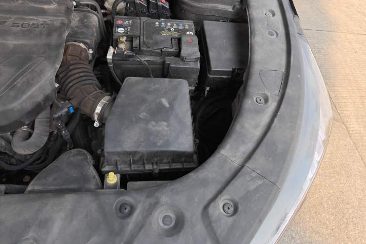 Used CHANGAN OSHAN X5 PLUS 2023 Revised 1.5T DCT Excellence Edition Engine Bay Left