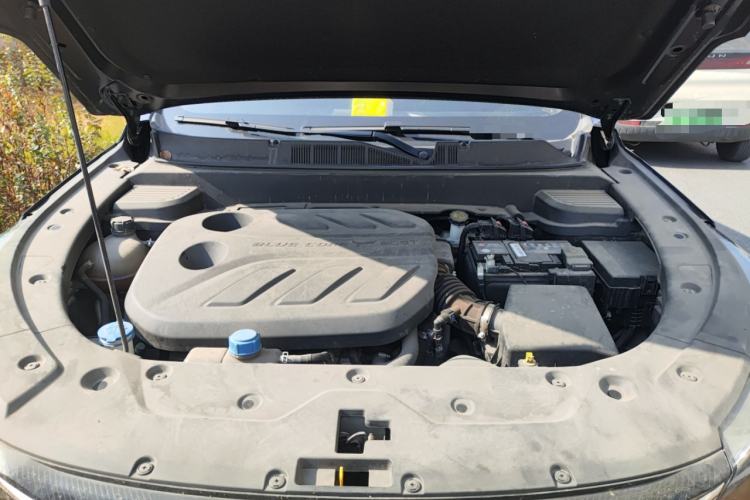 Used CHANGAN OSHAN X5 PLUS 2023 Revised Version 1.5T DCT Navigation Edition Engine Bay