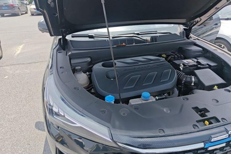 Used CHANGAN OSHAN X5 PLUS 2023 1.5T DCT Excellence Edition Engine Bay Right