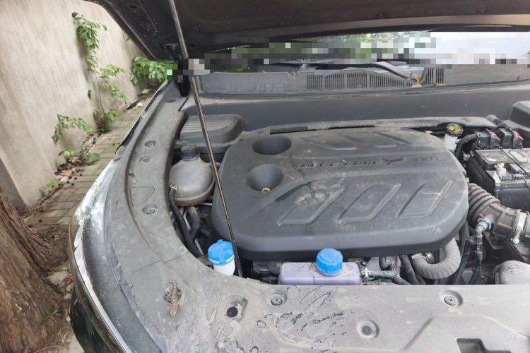 Used CHANGAN OSHAN X5 PLUS 2023 Revised 1.5T DCT Excellence Edition Engine Bay Right
