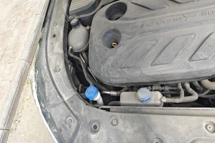 Used CHANGAN OSHAN X5 PLUS 2023 Revised Version 1.5T DCT Navigation Edition Engine Bay Right